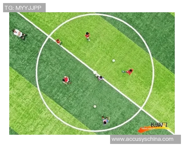 追光少年的绿茵梦想在夕阳下延伸成永不止息的传奇背影